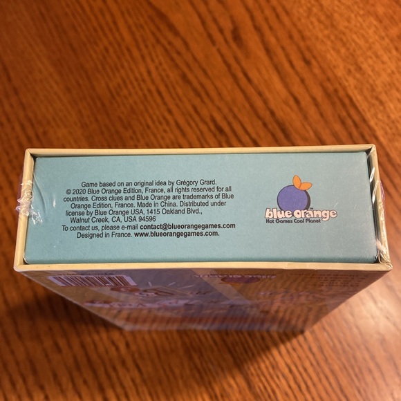 Cross Clues Game by Blue Orange - Picture 5 of 11